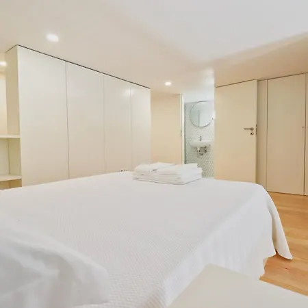 Alvaro Casteloes Residences Apartment *