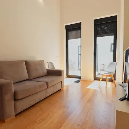 Alvaro Casteloes Residences Apartment *